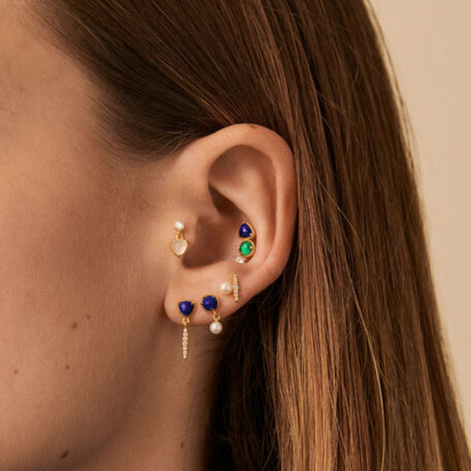 Boucle d'oreille individuelle Agatha Précieux dorée
lapis lazuli